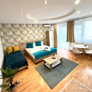 Star Apartments With Free Parking
